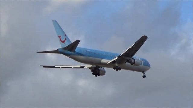 Tenerife Airport (Reina Sofia) Planes landing (San Blas) смотреть онлайн