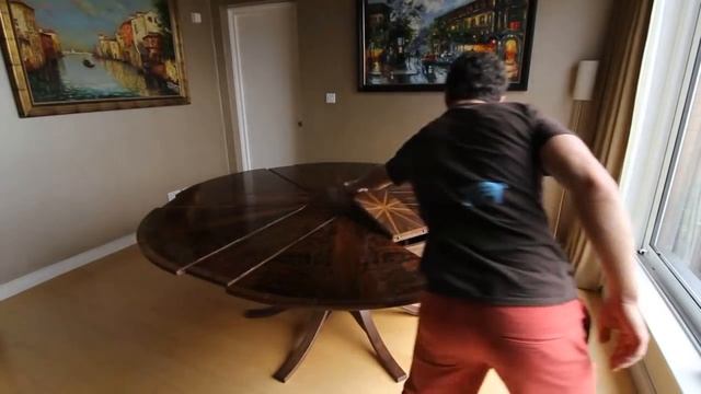 Expanding Circular Dining Table in Walnut смотреть онлайн