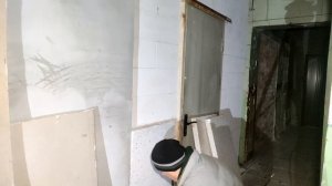 Как самому утеплить пенопластом стену? Метод 1: на клей-пену.