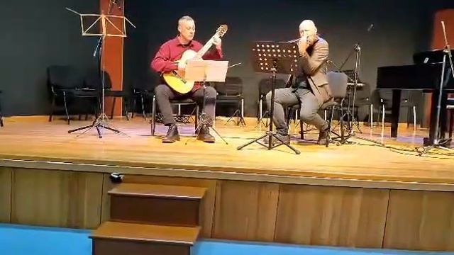 Paganini cantabile with Giannis Zaharellis on classical guitar смотреть онлайн