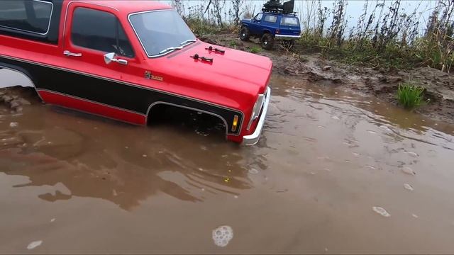 ГУСЕНИЦЫ против КОЛЕС в гряземесе ... OFFroad 4x4 на двух Blazer K5 смотреть онлайн