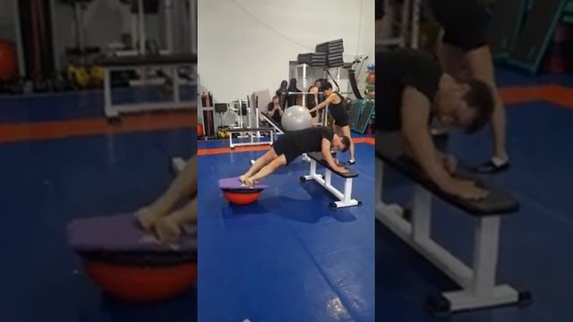 Функциональный тренинг Упражнения на косые и грудные мышцы смотреть онлайн