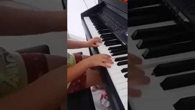 One call away with yamaha clavinova by Davina (8 years old) смотреть онлайн