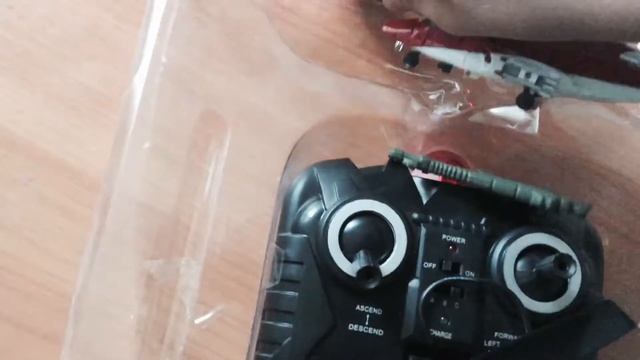 Распаковка вертолета на пульте управления/Распаковка игрушек