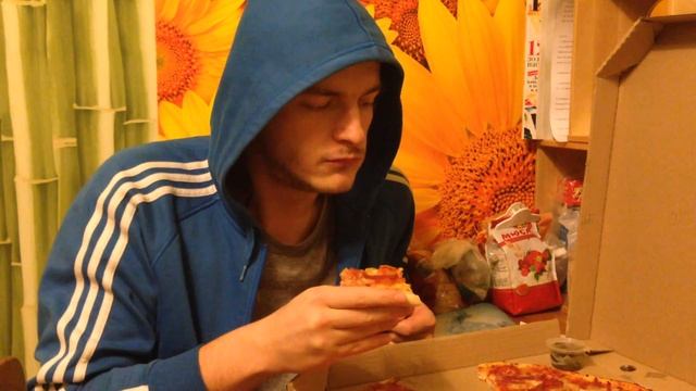 Пироги с малиной и кокосовыми стружками