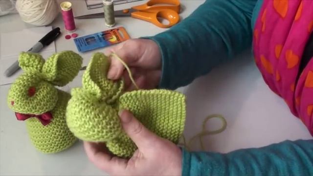 How to Make a Rabbit or Easter Bunny from a Knitted Square смотреть онлайн