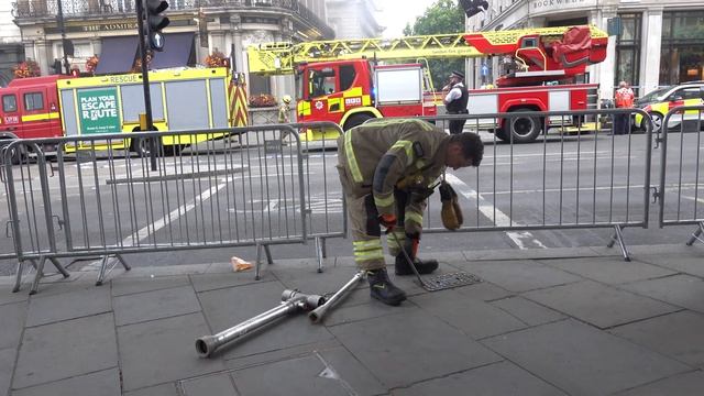 Trafalgar Square fire: The Admiralty pub blaze ?? ? 4K смотреть онлайн