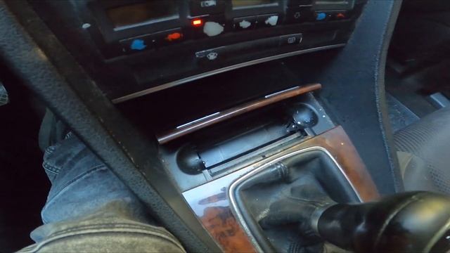 How to Eject Ash Tray in Audi A4 B6 ( 2000 – 2006 ) | Empty the Ash Tray смотреть онлайн