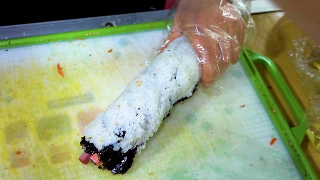 ТУНЕЦ В СЫРЕ ОБЖАРЕНЫЙ РИСОВЫЙ РУЛЕТ 'Gimbap' - Korean Street Food.mp4 смотреть онлайн