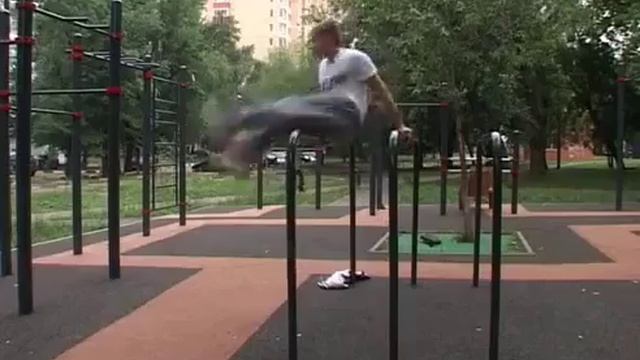 Алексей Бабинин Перелёты со связками на брусьях обучающее видео смотреть онлайн