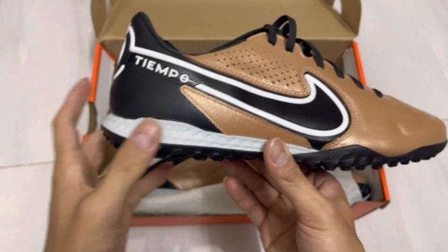 Đập hộp và trên chân Nike Tiempo Legend 9 Pro TF Small Sided- METALLIC COPPER/WHITE/OFF NOIR смотреть онлайн