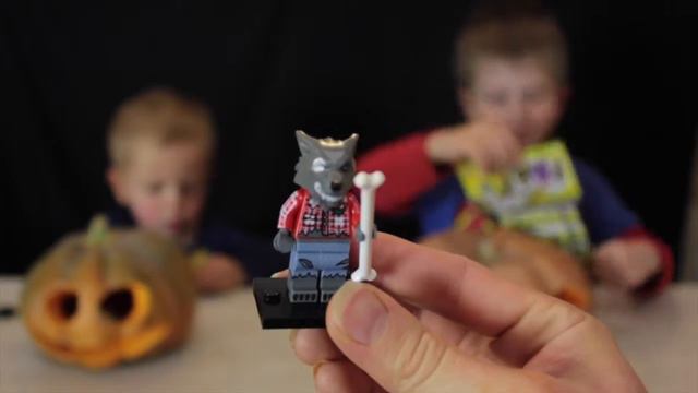 Лего минифигурки монстры в тыкве сюрприз.Lego minifigures monsters in the pumpkin смотреть онлайн