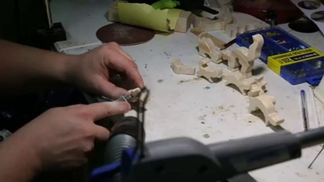 Стационарный лобзик Dremel Moto-Saw и изготовление деревянного пазла "Кошкин дом" смотреть онлайн