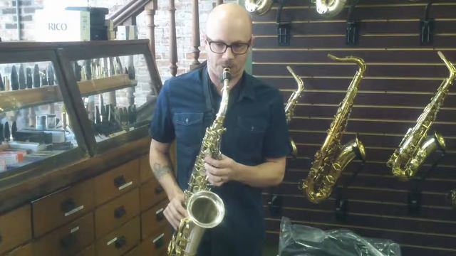 King Silver Sonic Super 20 Alto Sax # 382455 смотреть онлайн