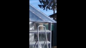 Замена стеклянной крыши теплицы на поликарбонат.