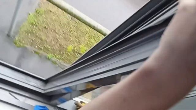 В ручке сломался редуктор, разобрали окно чтобы поставить новую ручку #секретыоконщика смотреть онлайн