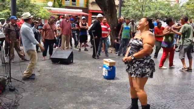 Танцы в центре города Сан Пауло (Бразилия) смотреть онлайн