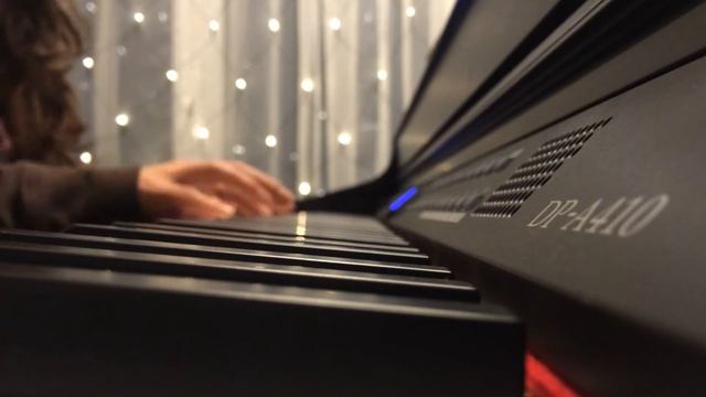 В лесу родилась елочка, на фортепиано смотреть онлайн