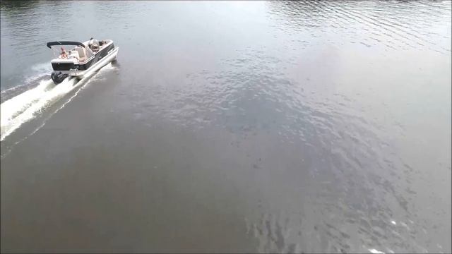 Понтонная лодка Tahoe 2485 LTZ Cruise Tri toon смотреть онлайн