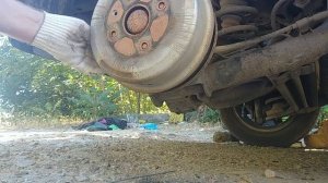 Замена задних тормозных колодок на Chevrolet Rezzo