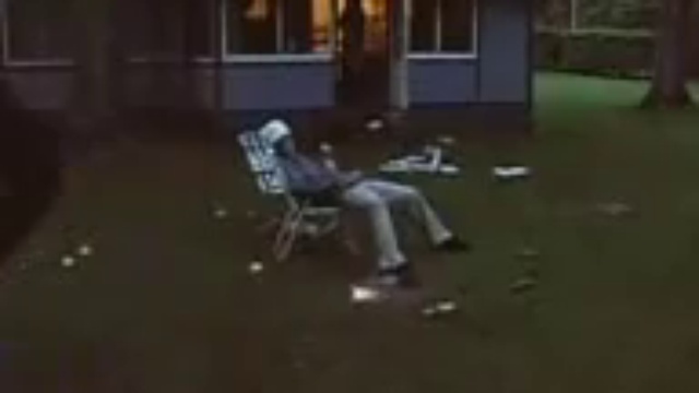 Петарды гонятся за мужиком смотреть онлайн