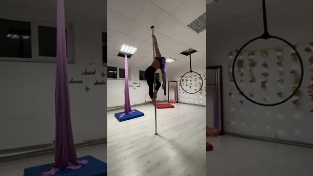 Pole dance. Полденс. Танец на пилоне. Пилон. Связка на пилоне. смотреть онлайн