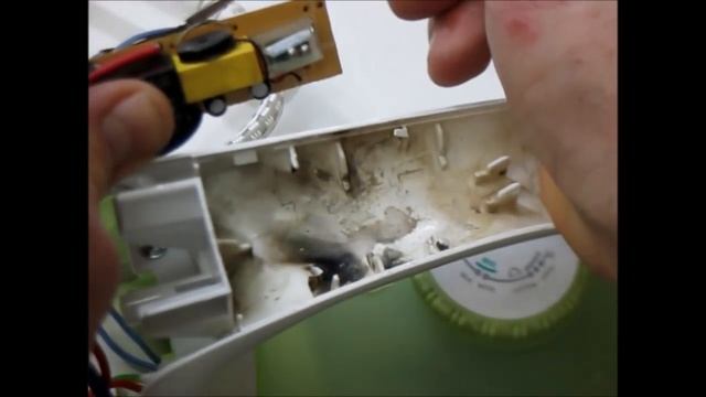 Ремонт утюга SCARLETT, отключение платы защиты смотреть онлайн