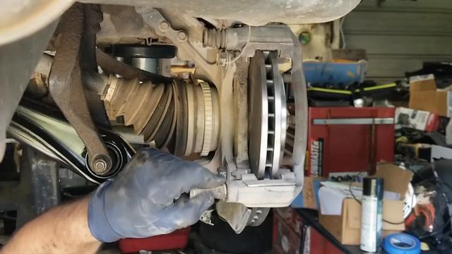 97 - 01 Honda CRV Front Brake Pads And Rotor Replacement | RD1 RD2