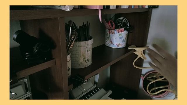 РАБОЧЕЕ МЕСТО ХУДОЖНИКА / Разбираю старые материалы / Организация рабочего места смотреть онлайн