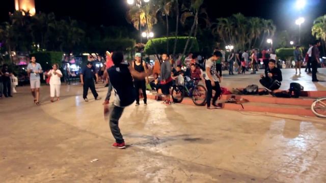 Мексиканский танец/ Туристы ночью в Мексике/ Живая статуя смотреть онлайн