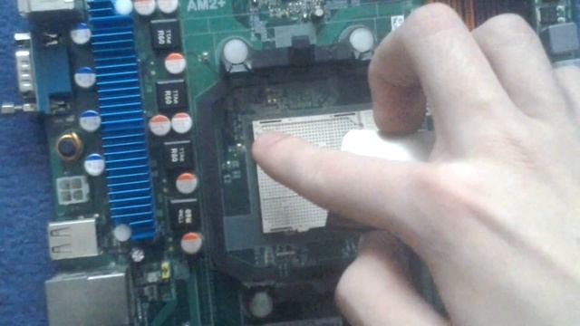 Как поставить процессор AMD? (AM2-AM3+(FM2+)) смотреть онлайн