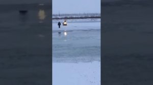 BRP Lynx 69 Yeti Army 600 H.O. E-TEC идет по воде