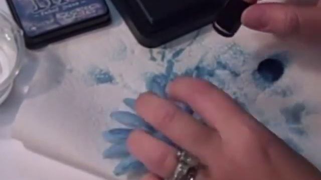 Petaloo "Color Me Crazy" Flowers & Ranger Distress Ink Tutorial смотреть онлайн