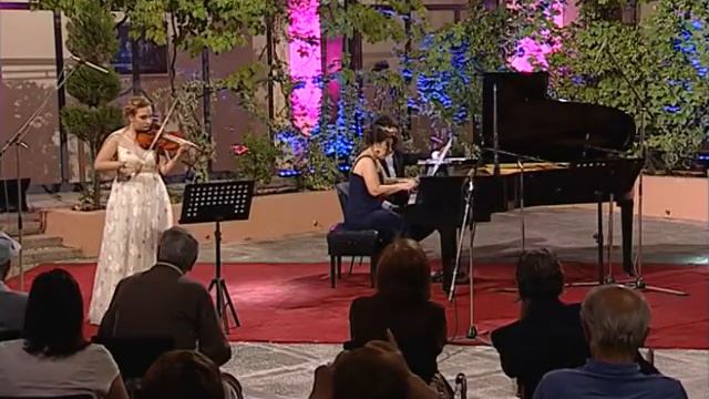 Laura Llozi - Flight of the Bumblebee - Rimsky-Korsakov смотреть онлайн