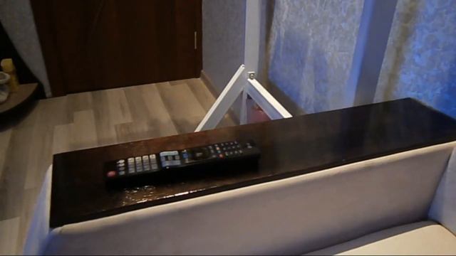 бар в боковушке дивана смотреть онлайн