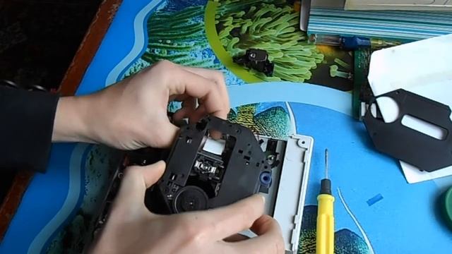 Sega Dreamcast. Как поставить лазер от CD ROM смотреть онлайн