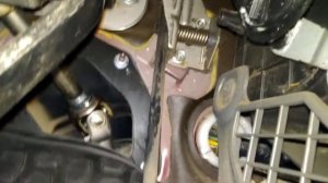 Щелчки при нажатии на педаль газа