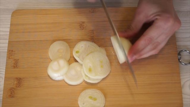 Запеченная скумбрия с луком и лимоном. Самый Вкусный и Простой рецепт! смотреть онлайн