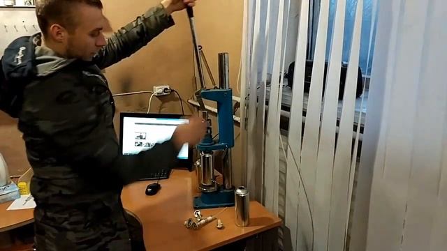 Ручная завальцовка для аэрозольных баллончиков смотреть онлайн