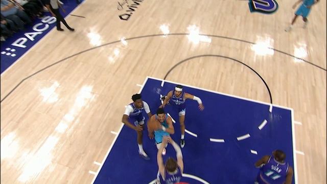 Devin Booker hits Lauri Markkanen with the right knee in the nuts!😨| Suns vs Jazz | NBA Mar 27, 202 смотреть онлайн