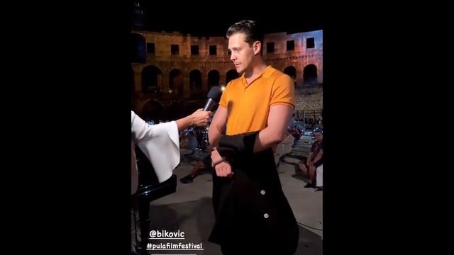 Милош Бикович с подругой на фестивале с фильмом "Южный ветер". смотреть онлайн