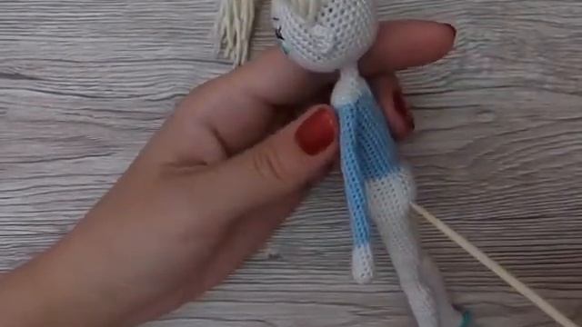 Обзор с примечаниями по вязанию каркасной куклы крючком Эльзы Холодное сердце смотреть онлайн