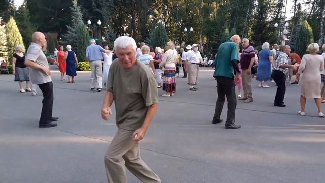 Я МІЛІОНЕР! ЛЕТО 2021 ТАНЦЫ В ПАРКЕ ГОРЬКОГО ХАРЬКОВ смотреть онлайн