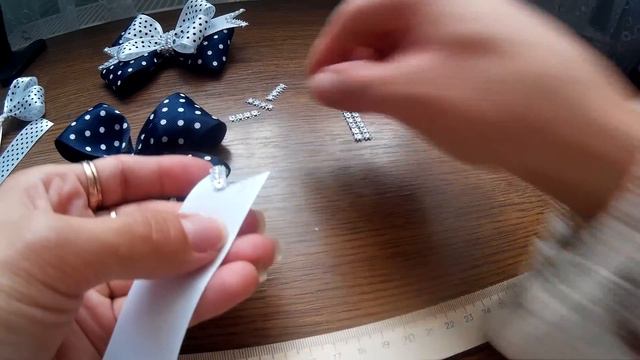 Школьный бант со стразиками смотреть онлайн