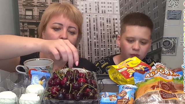 МУКБАНГ для СЛАДКОЕЖЕК???? Магнит ? затягивает? #семья #mukbang #no #eating ##eatingsounds #мукбанг