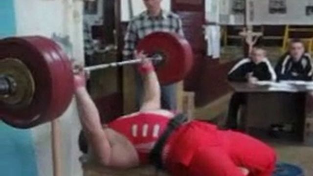 Жим лежа.мне 20 лет.210 кг первый подход смотреть онлайн