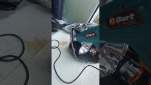 Удаление старого герметика с фары