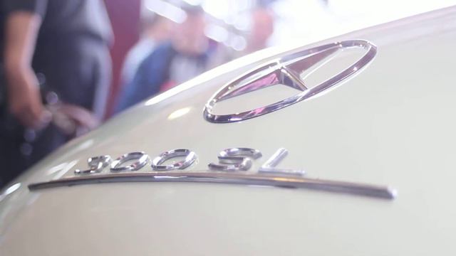 Details on the Mercedes-Benz 300 SL Gullwing смотреть онлайн