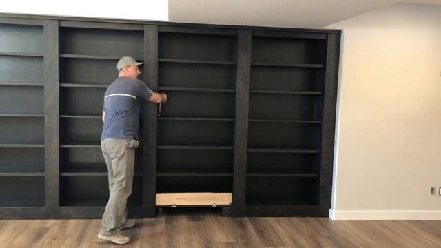 Custom Hidden Door/Bookcase (Secret Room) - Mustang Woodworking смотреть онлайн
