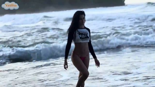 Девушка на море🌊 смотреть онлайн